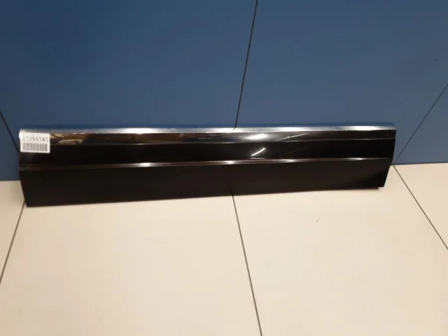 Накладка двери багажника для Volkswagen Touareg III (CR) 2018+ на фотографиях