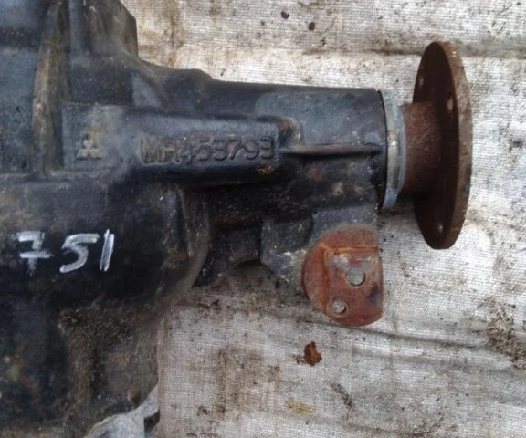 Редуктор переднего моста для Mitsubishi Pajero V90 5dr rest II 2014-2020 на фотографиях