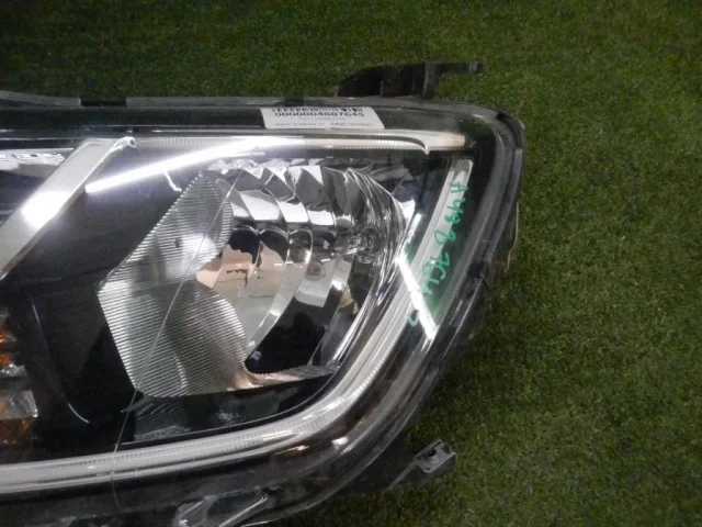 Фара левая для Renault Duster HM 2020+ на фотографиях