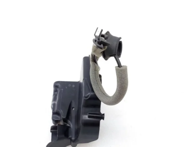 Уплотнитель передней правой двери для Audi A4 B8 2007-2015 на фотографиях