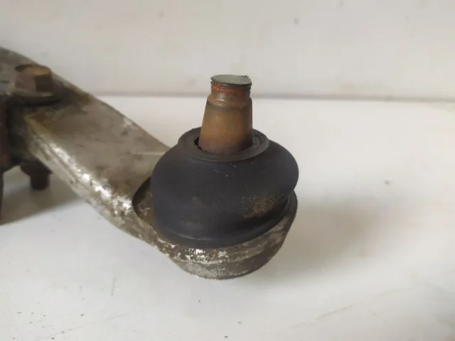 Качающийся рычаг правый для Nissan X-Trail T30 RU 2001-2007 на фотографиях