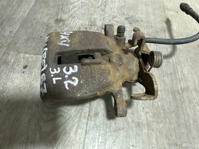 Суппорт задний левый для Audi A4 B7 2004-2008 на фотографиях