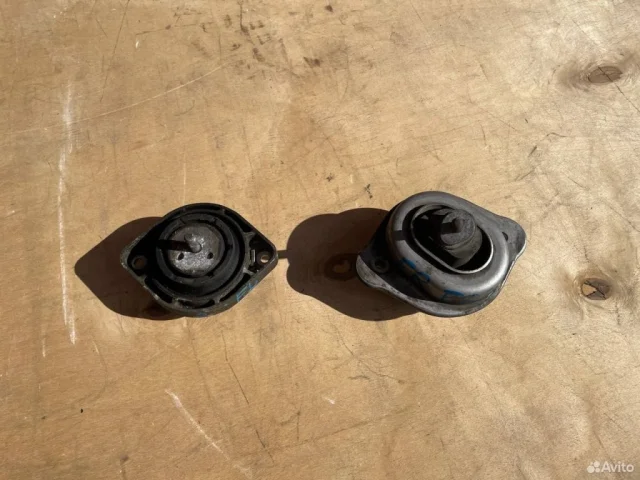 Опора двигателя передняя левая верхняя для BMW X3 Е83 2003-2010 на фотографиях