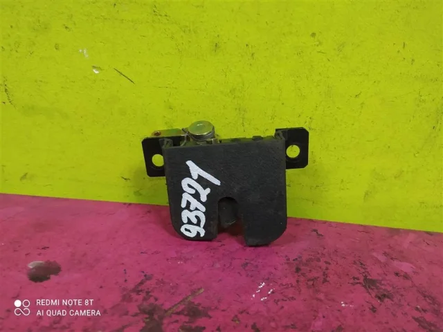 Замок багажника для Volkswagen Passat Variant (B5+ (B5.5), Typ 3BG) 2000-2005 на фотографиях