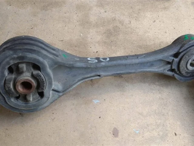 Опора двигателя передняя левая верхняя для Subaru Forester SJ 2013-2016 на фотографиях