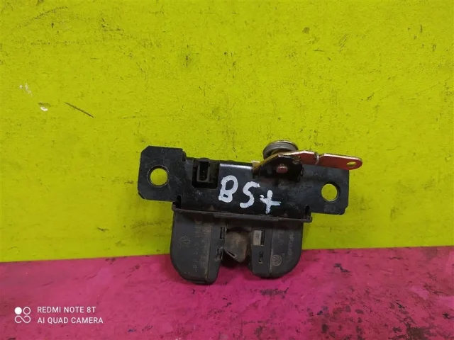 Замок багажника для Volkswagen Passat Variant (B5+ (B5.5), Typ 3BG) 2000-2005 на фотографиях