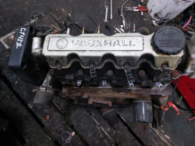 Двигатель без навесного для Opel Astra F Седан 1991-2000 на фотографиях