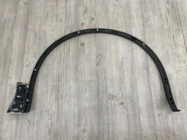 Молдинг крыла передний левый для Volkswagen Touareg III (CR) 2018+ на фотографиях