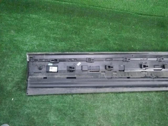 Накладка двери багажника для Volkswagen Touareg III (CR) 2018+ на фотографиях