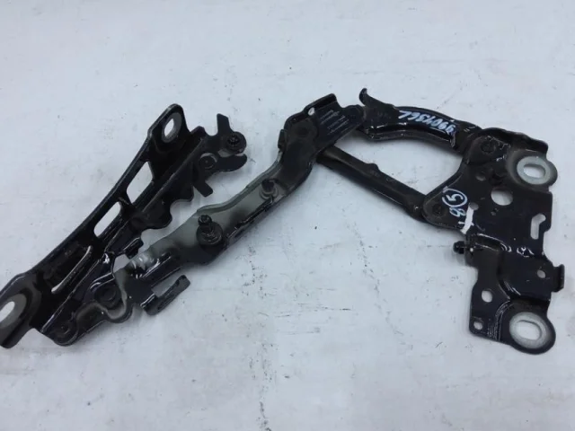 Петля капота левая для BMW 3er G20 2018+ на фотографиях