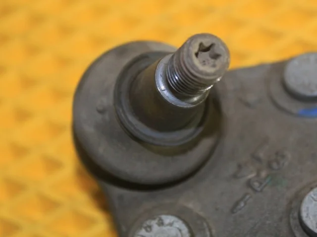 Рычаг передний правый нижний для Volkswagen Polo V (6C) Седан 2015-2020 на фотографиях