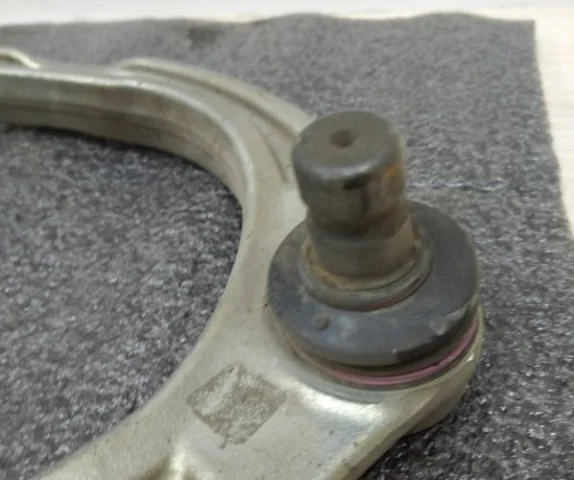 Рычаг передний правый верхний для BMW 5er G30 2016-2023 на фотографиях