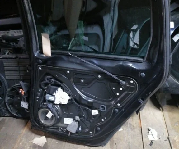 Дверь задняя правая для Volkswagen Passat Variant (B6, Typ 3C) 2004-2010 на фотографиях