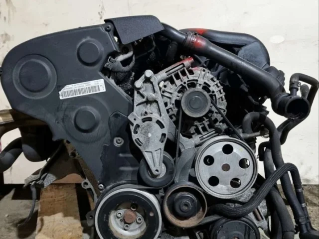 Двигатель для Audi A4 B6 Avant 2000-2004 на фотографиях