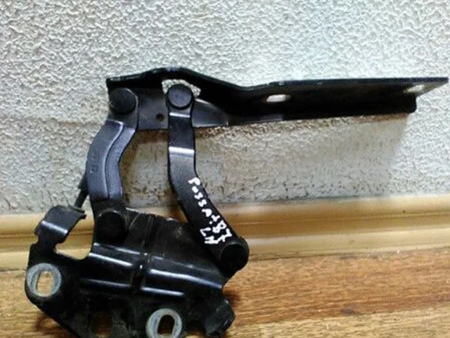 Петля капота правая для Volkswagen Passat (B7) 2010-2014 на фотографиях