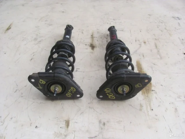 Амортизатор передний правый для Nissan Almera N16 Хэтчбек 5dr 2000-2006 на фотографиях