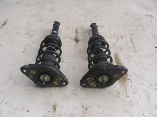 Амортизатор передний правый для Nissan Almera N16 Хэтчбек 5dr 2000-2006 на фотографиях