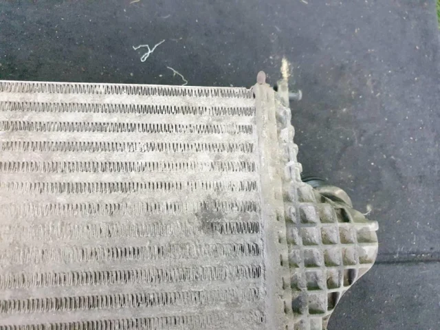 Интеркулер левый для Audi Q8 4M 2018-2023 на фотографиях