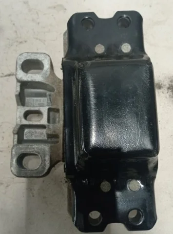 Опора двигателя передняя левая верхняя для Volkswagen Jetta 5 1K 2005-2010 на фотографиях