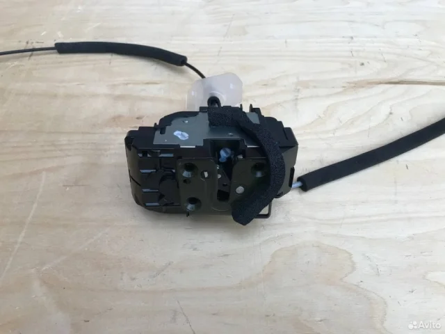 Уплотнитель передней правой двери для Nissan Qashqai J10 2006-2013 на фотографиях