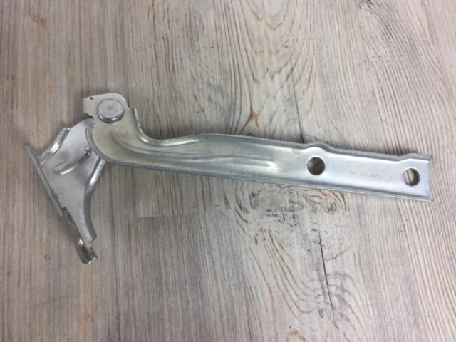 Крепление петли капота для Volkswagen Tiguan I NF 2006-2017 на фотографиях