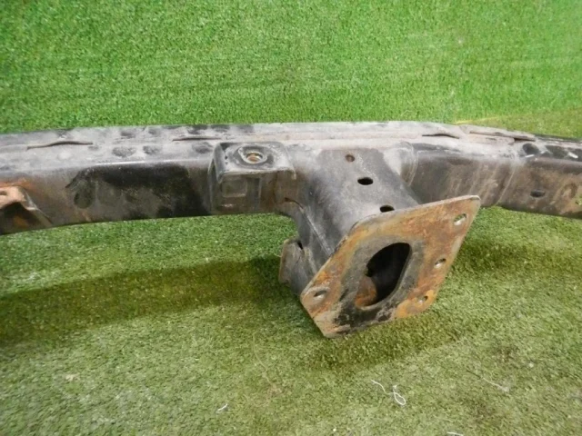 Усилитель бампера передний верхний для Infiniti QX 80 2013-2022 на фотографиях