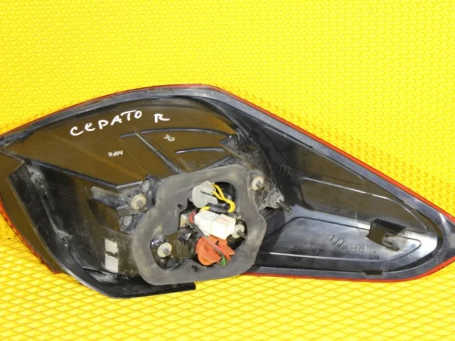 Фонарь правый для Kia Cerato YD 2016-2020 rest. на фотографиях