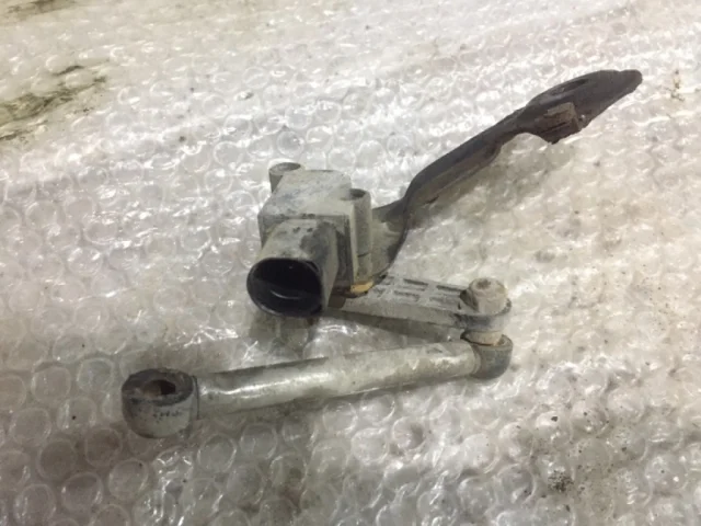 Датчик дорожного просвета задний для Audi A6 C7 2010-2018 на фотографиях