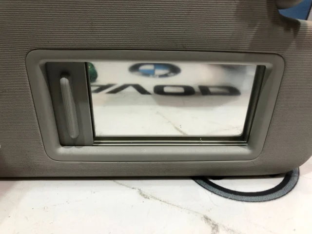 Козырек солнцезащитный правый для Skoda Octavia A7 Tour на фотографиях