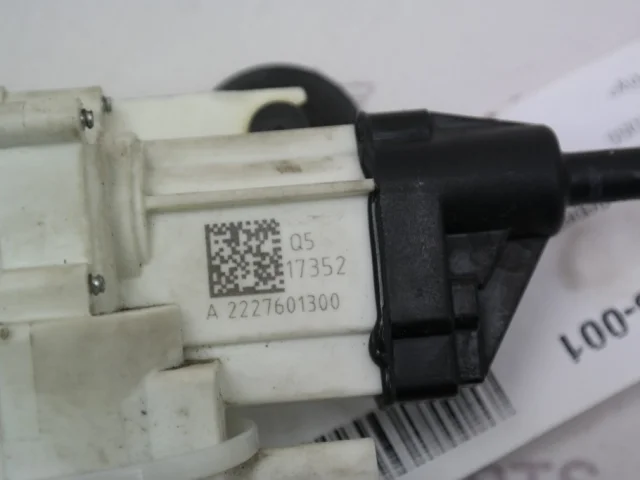 Петля двери передней левой нижняя для Mercedes-Benz S class W222 2013-2017 на фотографиях