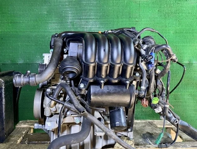 Двигатель для Audi A4 B6 Avant 2000-2004 на фотографиях