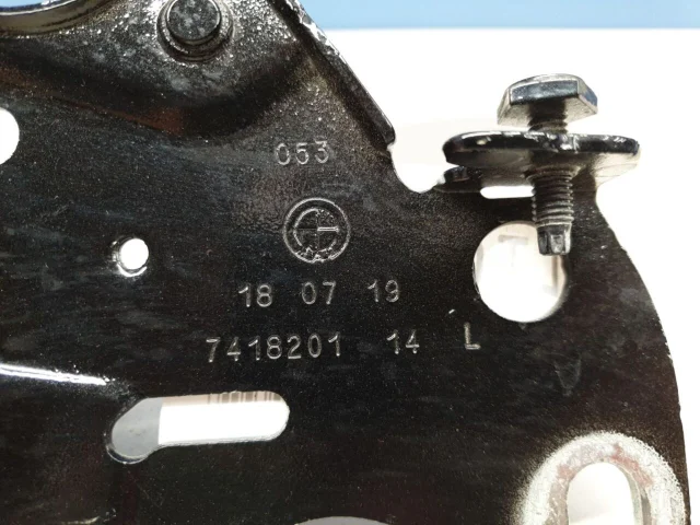 Петля капота левая для BMW 3er G20 2018+ на фотографиях