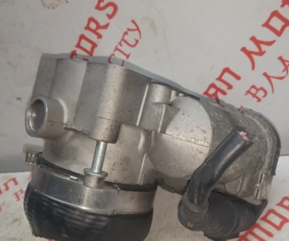 Дроссельная заслонка для Audi A4 B6 Avant 2000-2004 на фотографиях