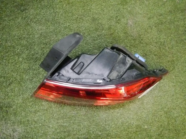 Фонарь внешний правый для Volkswagen Passat (B8.5) 2019+ на фотографиях