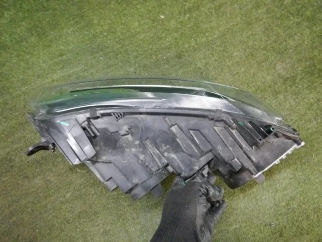 Фара ксенон левая для Renault Duster HM 2020+ на фотографиях