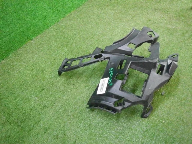 Кронштейн переднего бампера правый для Mercedes-Benz S class W222 2013-2017 на фотографиях