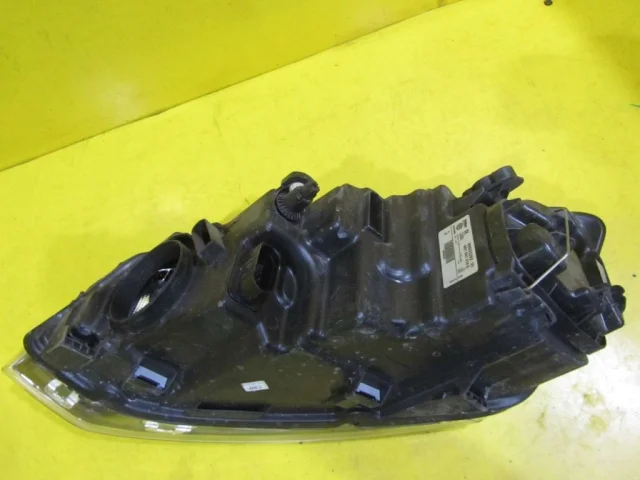 Фара правая для Volkswagen Polo V (6R) 2009-2014 на фотографиях