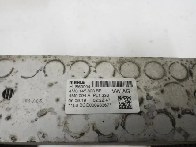 Интеркулер левый для Audi Q8 4M 2018-2023 на фотографиях