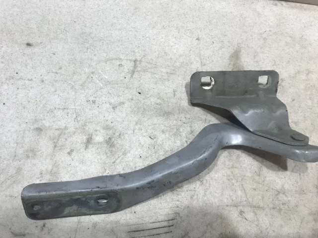 Петля капота левая для Nissan Qashqai J10 2006-2013 на фотографиях