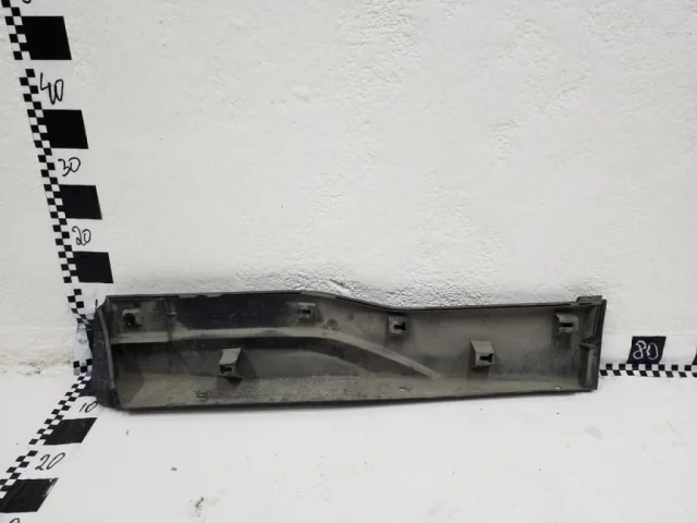 Накладка на дверь задняя правая для Subaru Forester SJ rest 2016-2019 на фотографиях