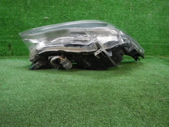 Фара ксенон левая для Subaru XV GT/G24 2017+ на фотографиях