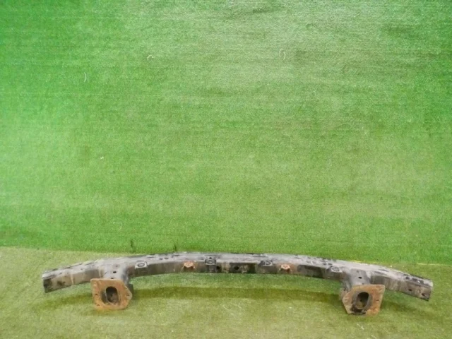 Усилитель бампера передний верхний для Infiniti QX 80 2013-2022 на фотографиях