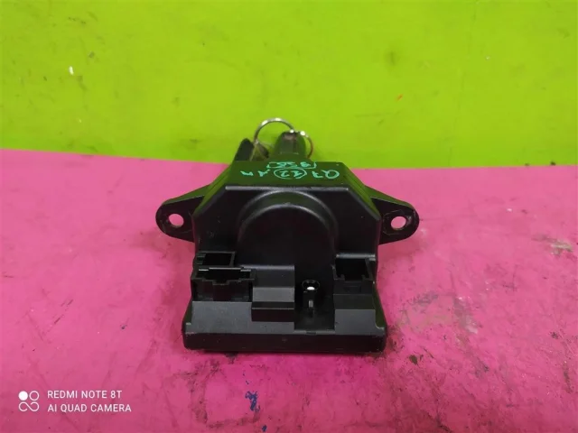 Ключ зажигания для Audi A6 C6 2004-2011 на фотографиях