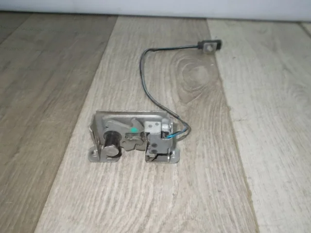 Замок капота левый для BMW X5 F15 (Ф15) 2013-2018 на фотографиях