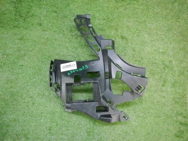 Кронштейн переднего бампера правый для Mercedes-Benz S class W222 2013-2017 на фотографиях