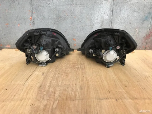 Фара правая для Nissan Teana J31 2003-2007 на фотографиях