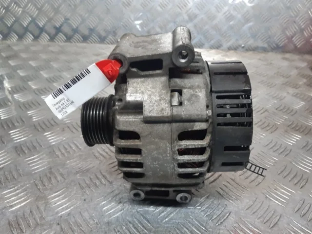 Генератор для Audi A4 B6 Avant 2000-2004 на фотографиях