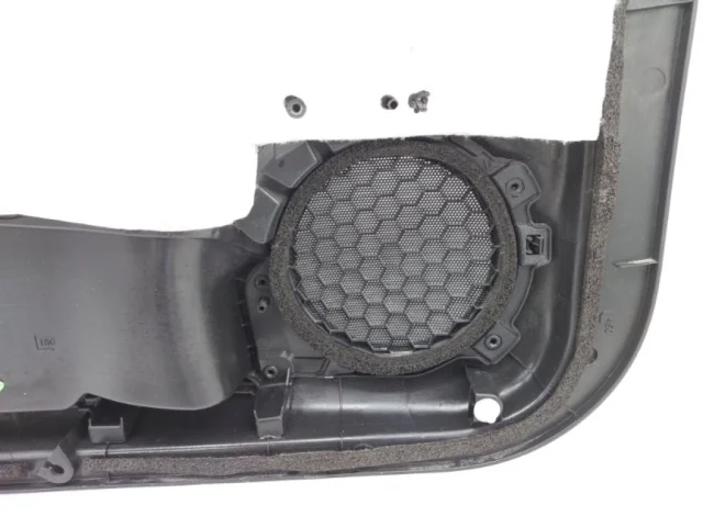 Уплотнитель передней правой двери для Nissan X-Trail T32 JDM 2013-2022 на фотографиях