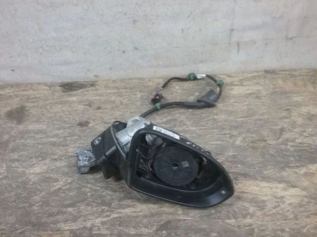 Стекла и зеркала для Volkswagen Passat (B8.5) Variant, R-line, GTE 2019+ на фотографиях