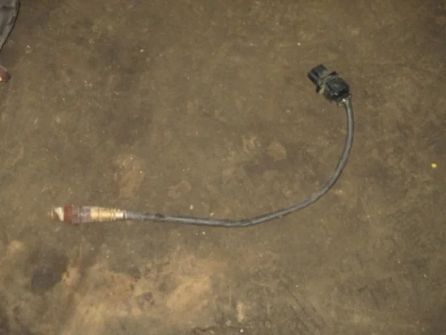 Лямбда-зонд (верхний) для Opel Antara 2006-2017 на фотографиях